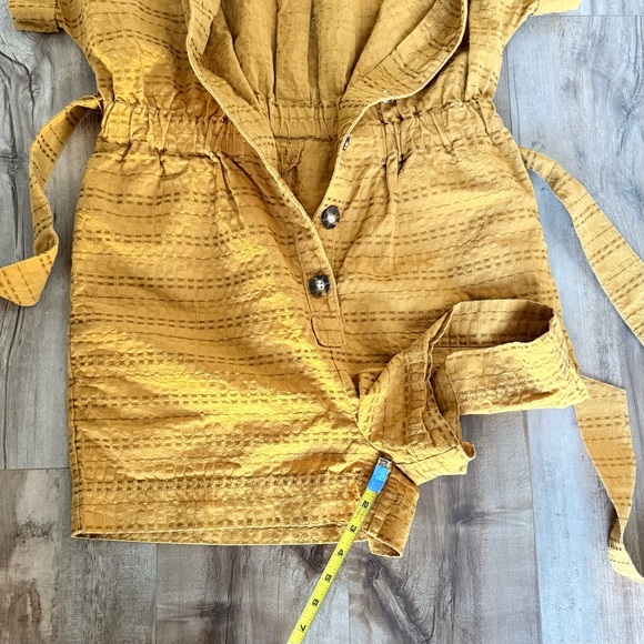 Madewell Seersucker Camp Romper in Sahara Sand, Size Medium - Picture 8 of 10